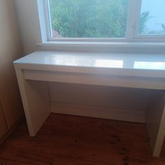 bedroom table