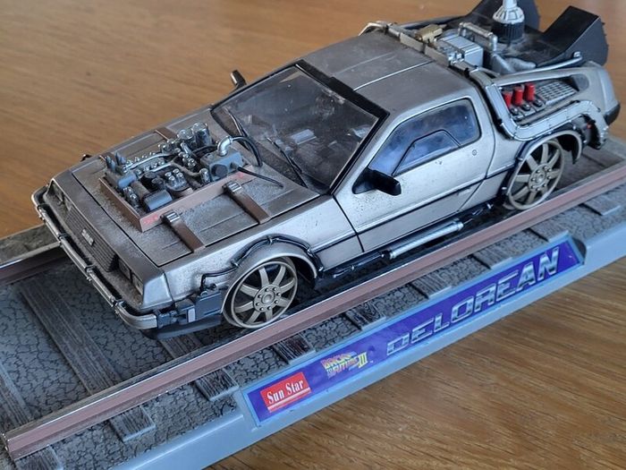 De Lorean die-cast metal model