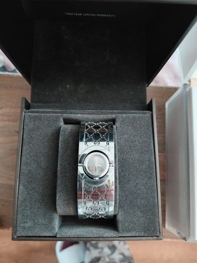 Vintage Gucci twirl watch
