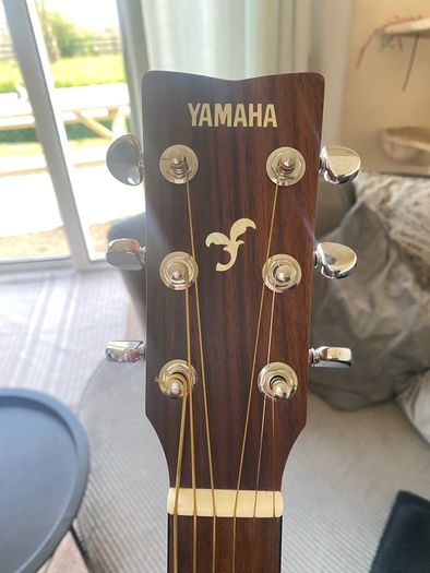 Yamaha FG700MS Acoustic Guitar + gig bag & tuner