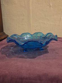 Vintage Turquoise Davison "Jacobean" pressed Glass Shallow 3 Footed Bowl
