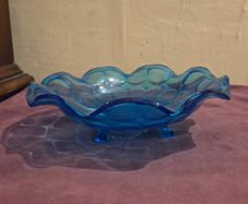 Vintage Turquoise Davison "Jacobean" pressed Glass Shallow 3 Footed Bowl