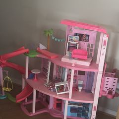 Barbie dreamhouse