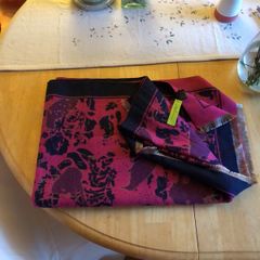 scarf in pink and navy design