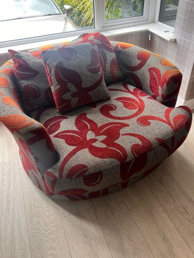 Love chair swivel