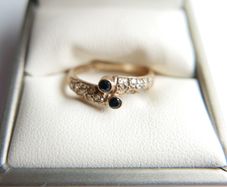 Vintage Solid 9ct Yellow Gold 375, Sapphire Ring - size P - 2,2g