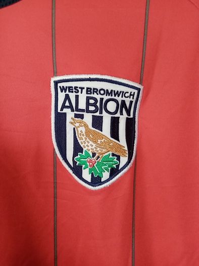 West Bromwich Albion Football Shirt, 09/10. Long Sleeve. Vintage 2009-10. Size M Medium. genuine Umbro WBA away Jersey Red stripe football shirt top baggies premiership.