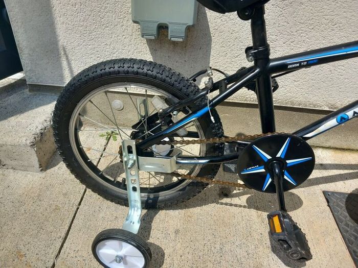 Aiirwalk Kids bike size 16 inch wheels