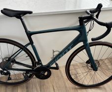 Giant defy advanced 2 carbon road bike