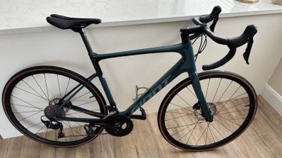 Giant defy advanced 2 carbon road bike