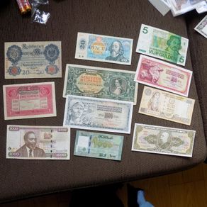 Lot of 11 World Banknotes from Circulation.N0 8..1907-2004.