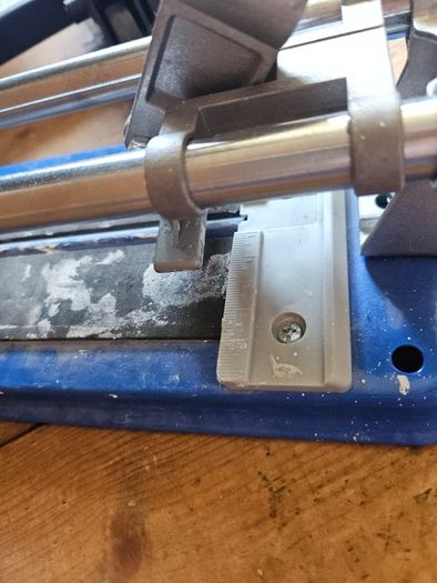 Small tile cutter