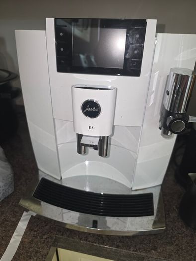 Jura E8 super automatic