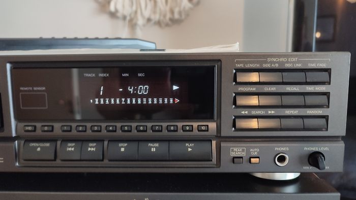 TECHNICS SL-PG420A, CD Player. Cleaned.Like New. Remote