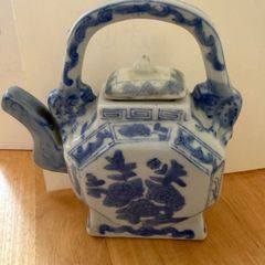 Vintage  Oriental Blue and White Teapot