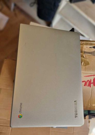 Toshiba 13" laptop chromebook running Linux