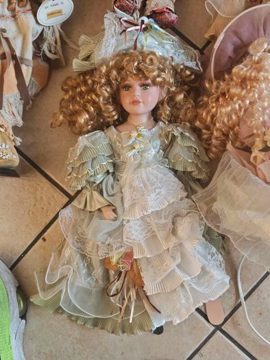 vintage porcelain dolls job lot perfect condition with certificates