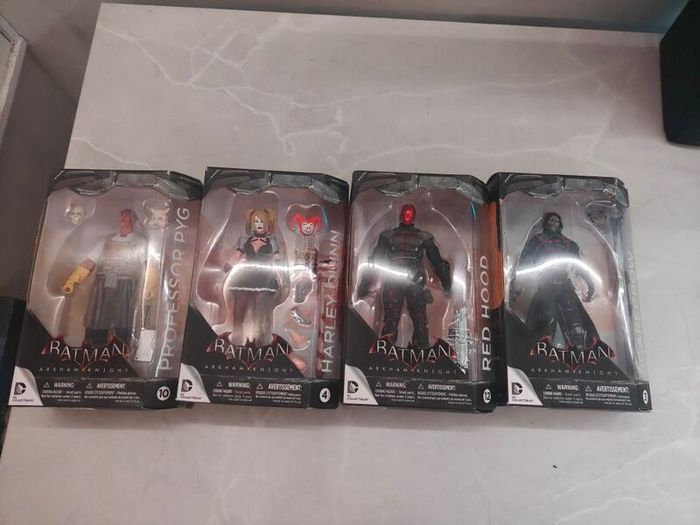 Batman Arkham knight collectibles