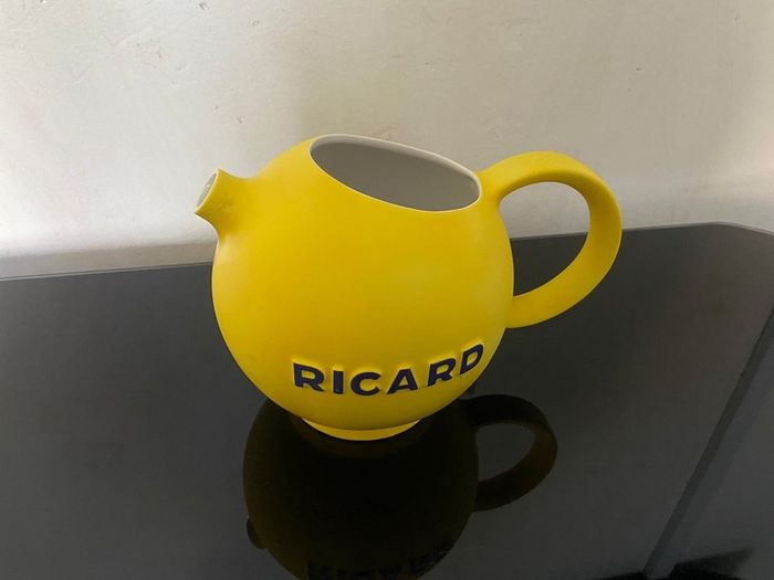 Pernod Ricard Yellow Baloon Teapot