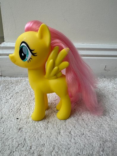 Hasbro My Little Pony Fluttershy Yellow Pink Butterfly Brushable G4 MLP 2016 Used Please see photos