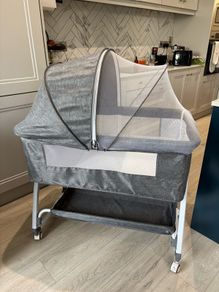 Large Mobile Basinet Cot up to 6 months