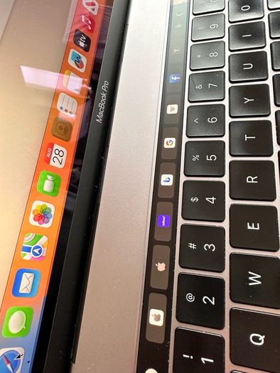 macbook pro 2018  15"  i7  A1990