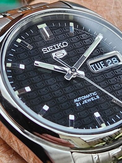 Watch Seiko 5 Automatic.
