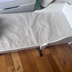 White toddler bed