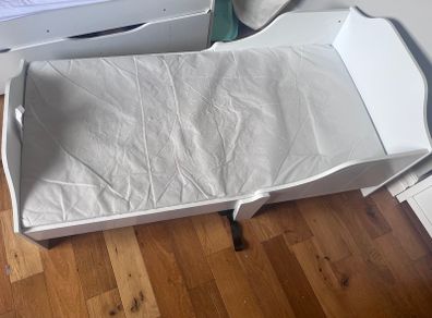 White toddler bed
