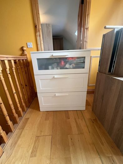 chest of drawers