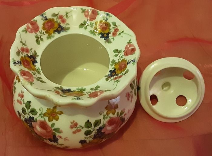 Irish China pot pourri pot