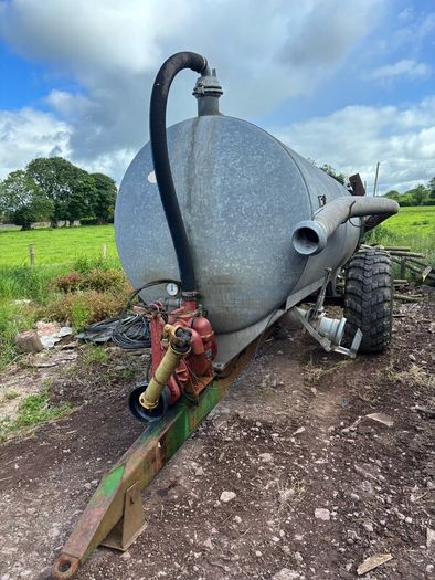 JR 1600 gallon vacuum tanker