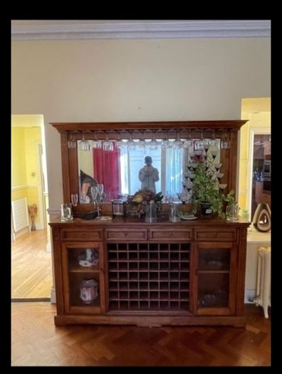 Dresser Unit