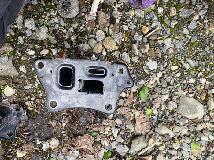 Lexus IS220D 2007 front bumper crash support brackets