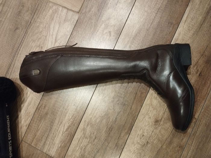 Riding boots