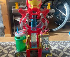 Playskool Heroes Marvel Super Hero Adventures Playset Iron Man Headquarters
