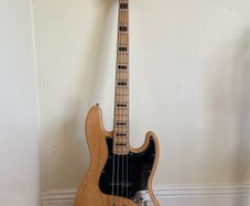 Squier Vintage Modified Jazz Bass 70s