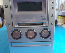 Sony CMT-M100MD Micro Hi-Fi Component System with Speakers, in excellent condition, Radio, CD and Tape working fine,