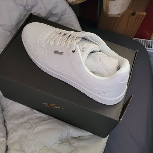 white runner men