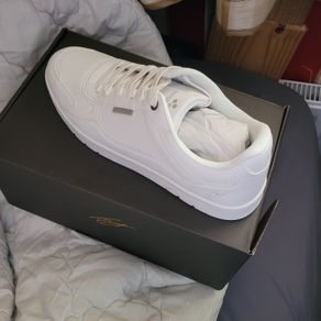 white runner men