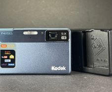 Kodak EasyShare M590 digital camera 14 megapixel
