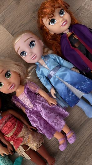 9 Disney Dolls