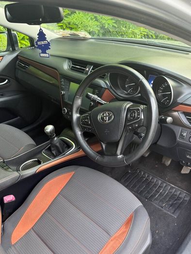 Toyota Avensis 2015