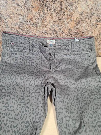 womens TOMMY HILFIGER jeans grey leopard print stretchy Size W31 L32
