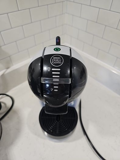 Nescafe Dolce Gusto coffee machine rarely used like new.