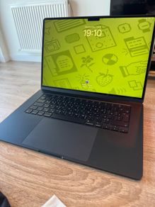 Apple MacBook Air 15" M2 (Midnight) - Mint Condition - 99% Battery