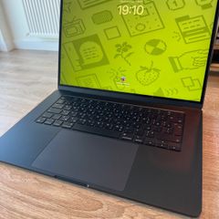 Apple MacBook Air 15" M2 (Midnight) - Mint Condition - 99% Battery