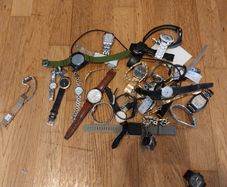 Ex-Jeweler Shop Clearance Stash - 39 Watch Lot (Gucci, Seiko, Timex, Citizen)