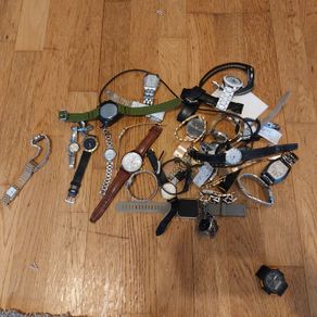 Ex-Jeweler Shop Clearance Stash - 39 Watch Lot (Gucci, Seiko, Timex, Citizen)