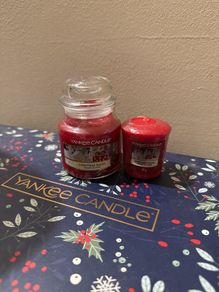 1 x 49g Yankee Candle. 1 x 104g Yankee Candle